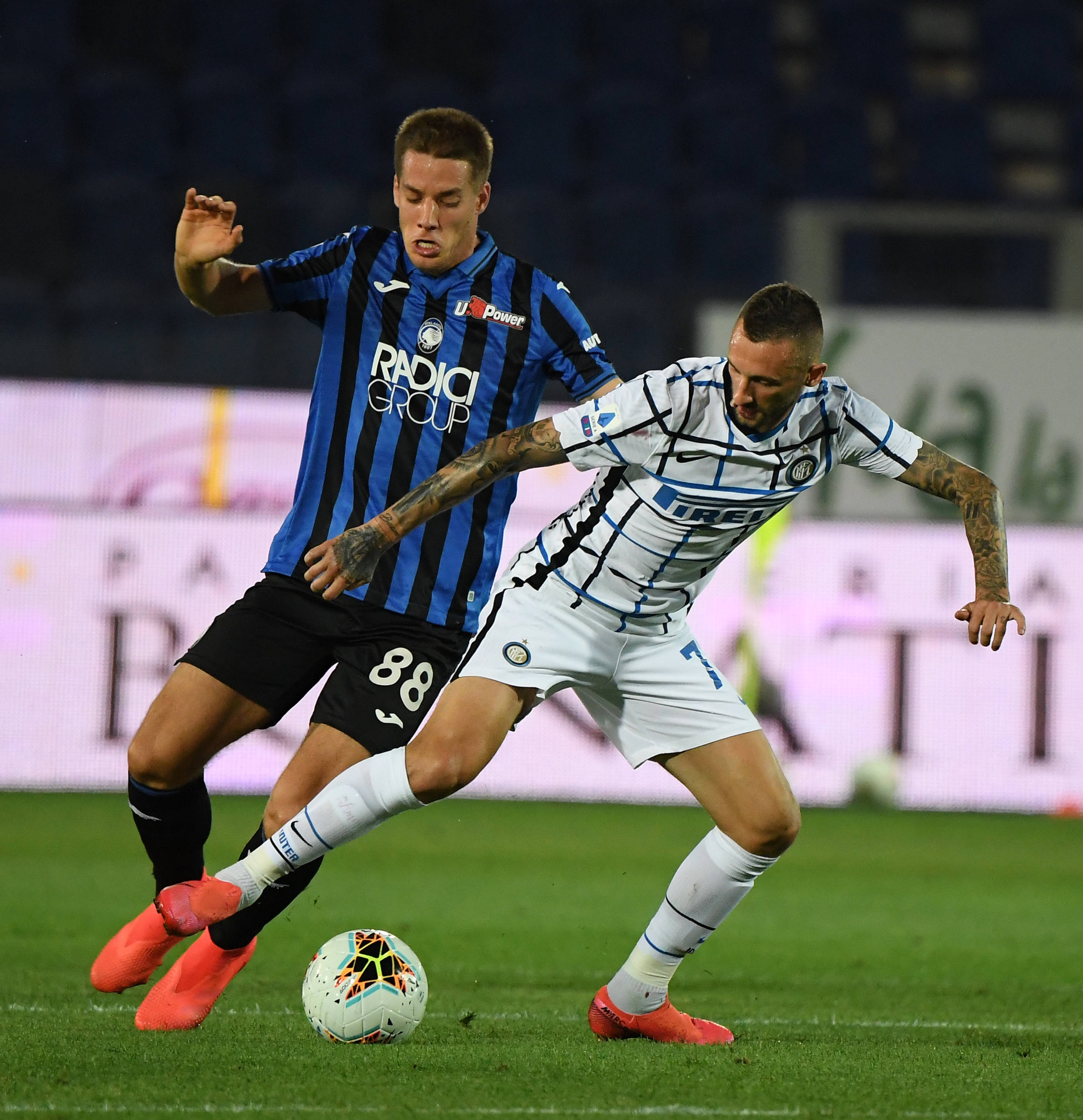 开云APP-亚特兰大对阵国际米兰，场上激烈对抗的简单介绍