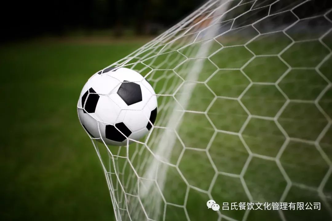 开云平台-精彩对决！球场上的囧事与感动