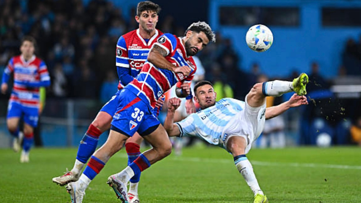 足球场上演绝佳对决,胜者将崭露头角的简单介绍 足球场上演绝佳对决,胜者将崭露头角的简单介绍