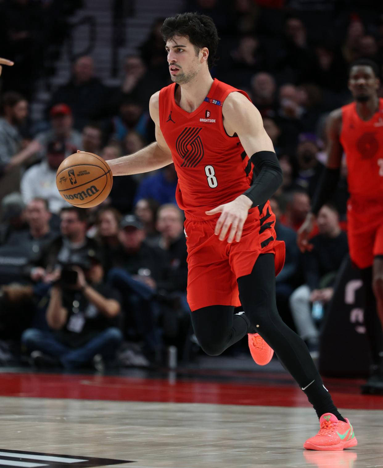 开拓者客场大胜，新援表现出色的简单介绍