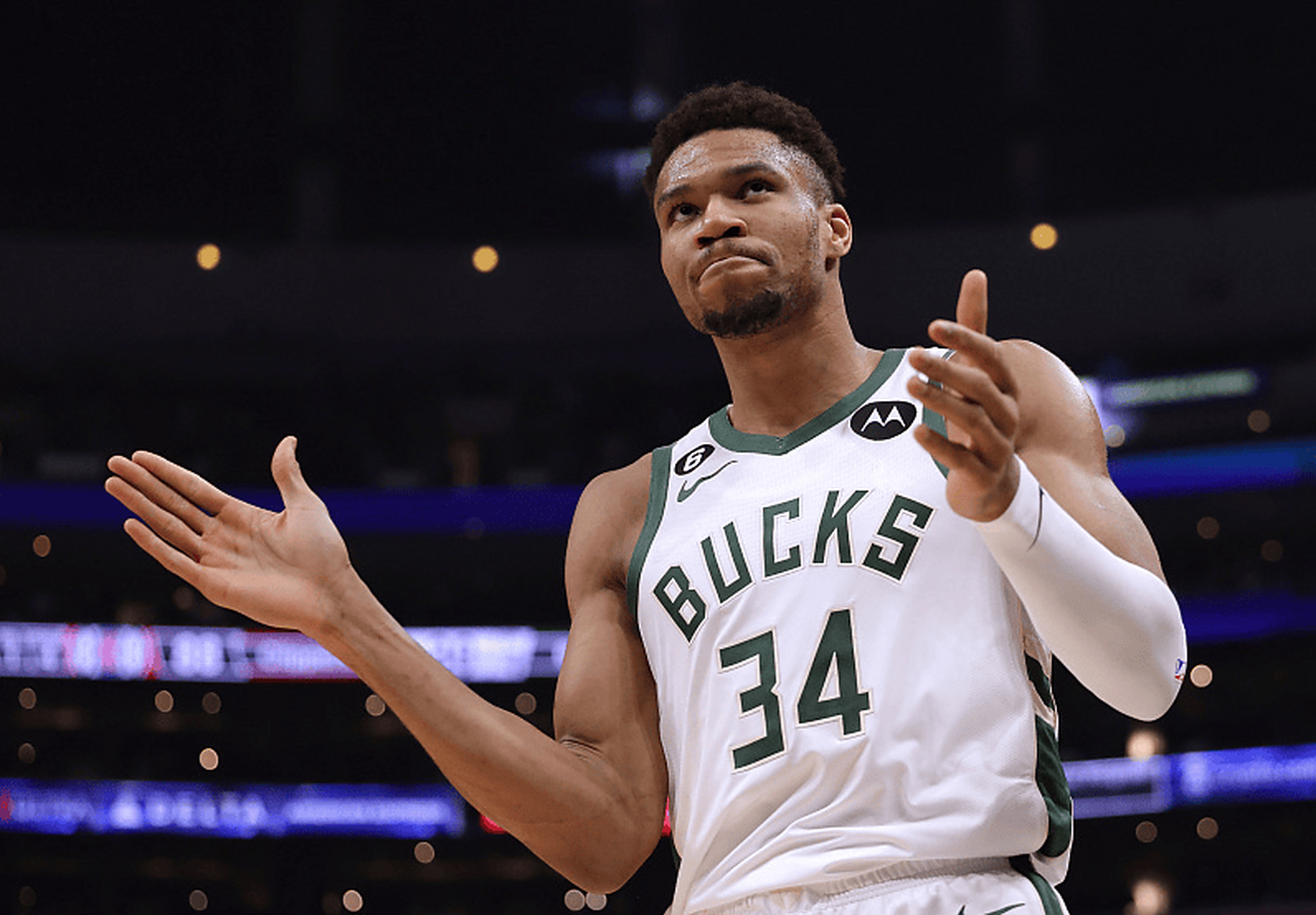 开云体育-关于雄鹿队后卫负伤离场，下场比赛成疑的信息