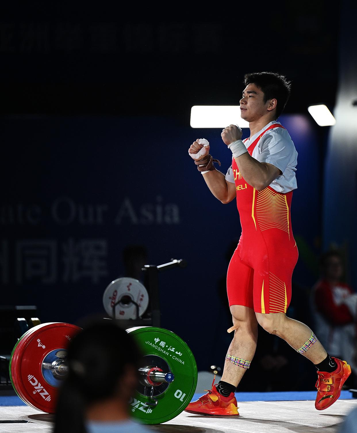 印度尼西亚选手在举重比赛中大获成功 印度尼西亚选手在举重比赛中大获成功