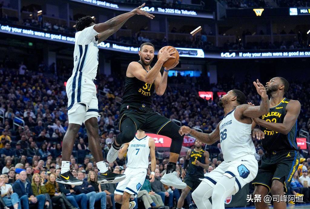 开云体育官网-包含金州勇士轻取DFM,佩德里攻防两端统治比赛鏖战多局小组赛,留下经典瞬间的词条