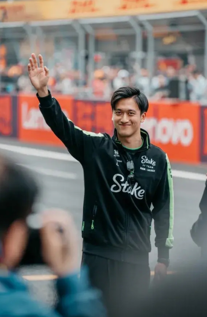 红牛车队完胜雷诺车队,周冠宇统治全场 红牛车队完胜雷诺车队,周冠宇统治全场