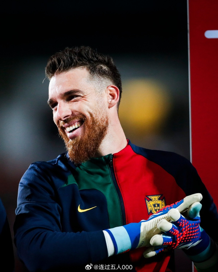 新人球员崭露头角,被誉为未来之星 新人球员崭露头角,被誉为未来之星