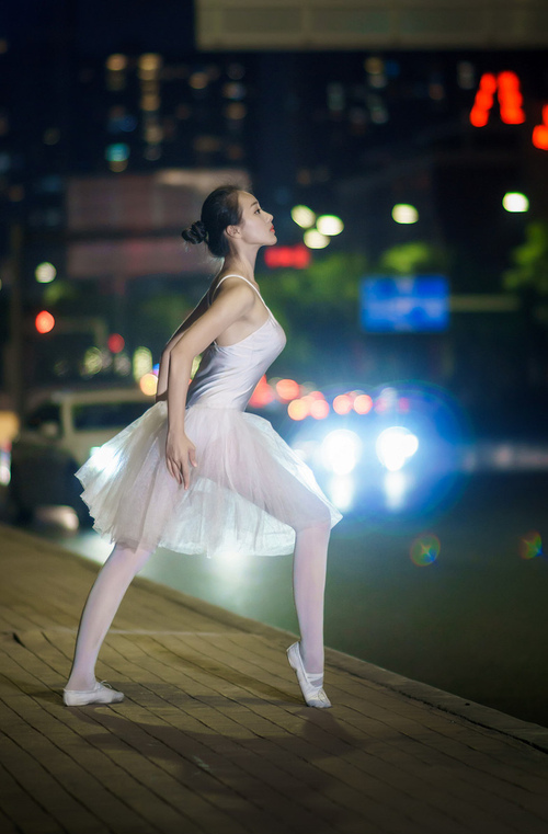 开云APP-当足球撞破次元壁,阿坎吉欧冠受创后,竟在NBA总决赛末节接管比赛